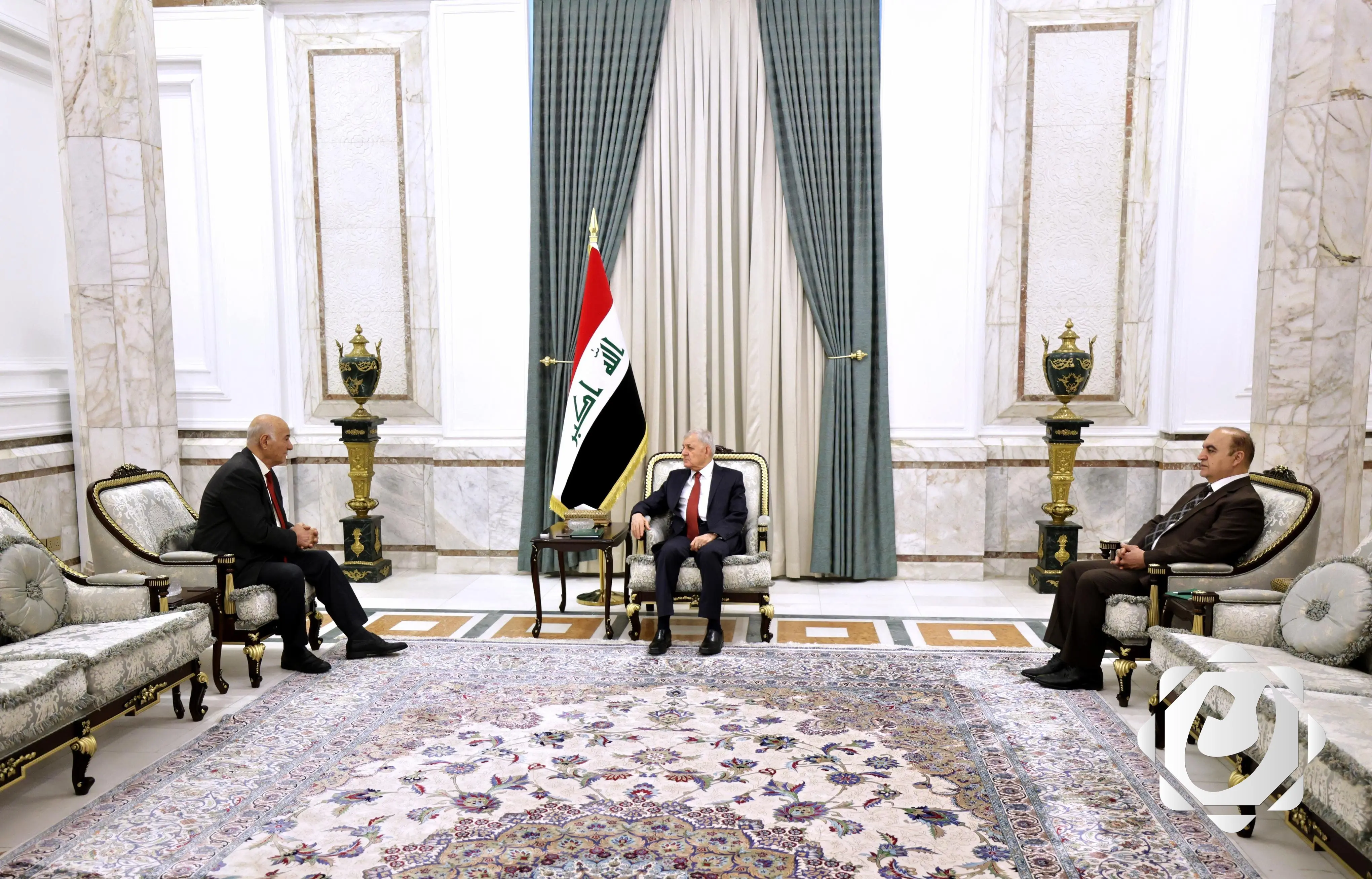 رئيس الجمهورية يلتقي وزير الموارد المائية لبحث إدارة المياه وترشيد استخدامها