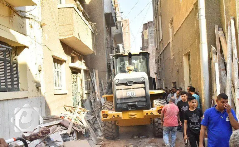انهيار منزل في أسيوط يسفر عن مقتل طفلة وإصابة سبعة آخرين