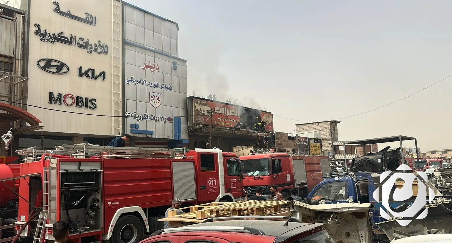 الدفاع المدني في النجف يسيطر على حريق في المحال التجارية دون إصابات