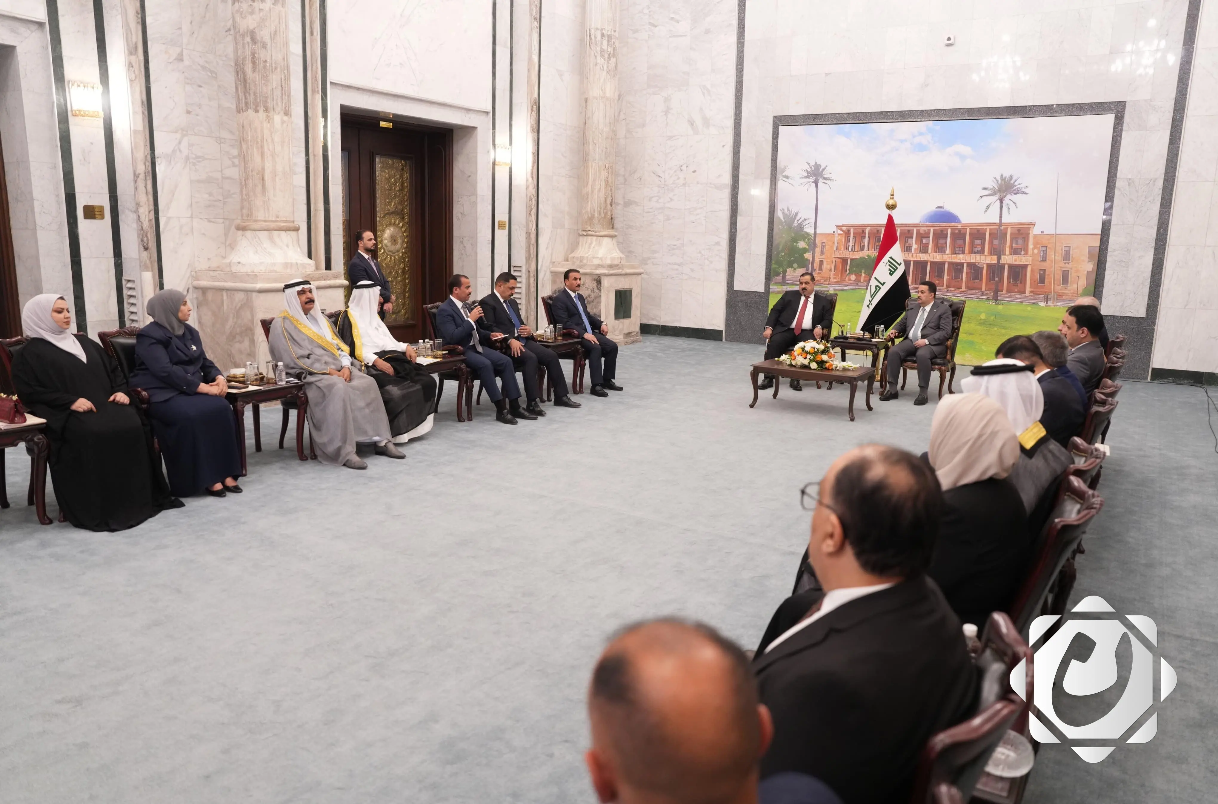 رئيس الوزراء يؤكد التزام الحكومة بتحقيق النجاح في الانتخابات التشريعية المقبلة