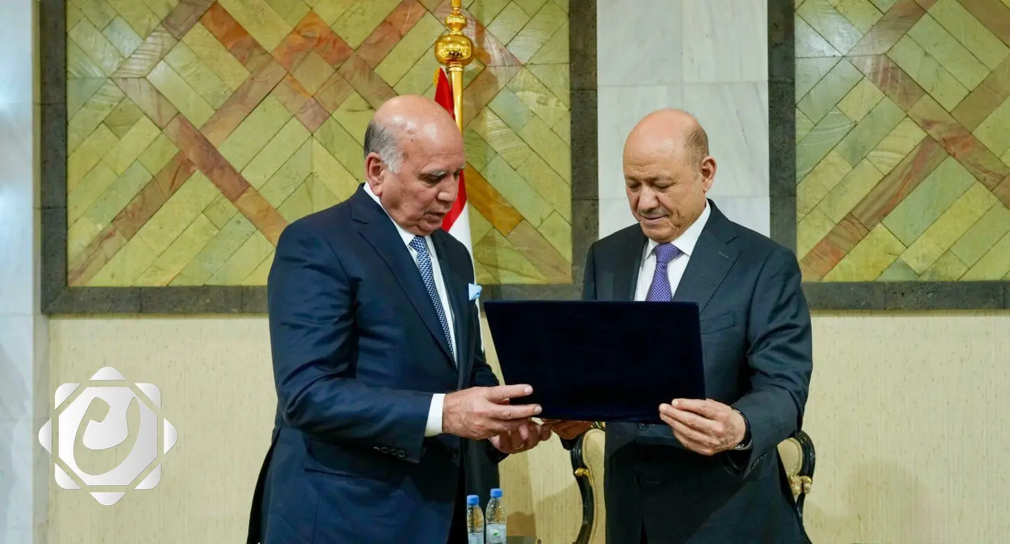 دعوة رسمية من العراق لرئيس مجلس القيادة الرئاسي اليمني لحضور القمة العربية في بغداد