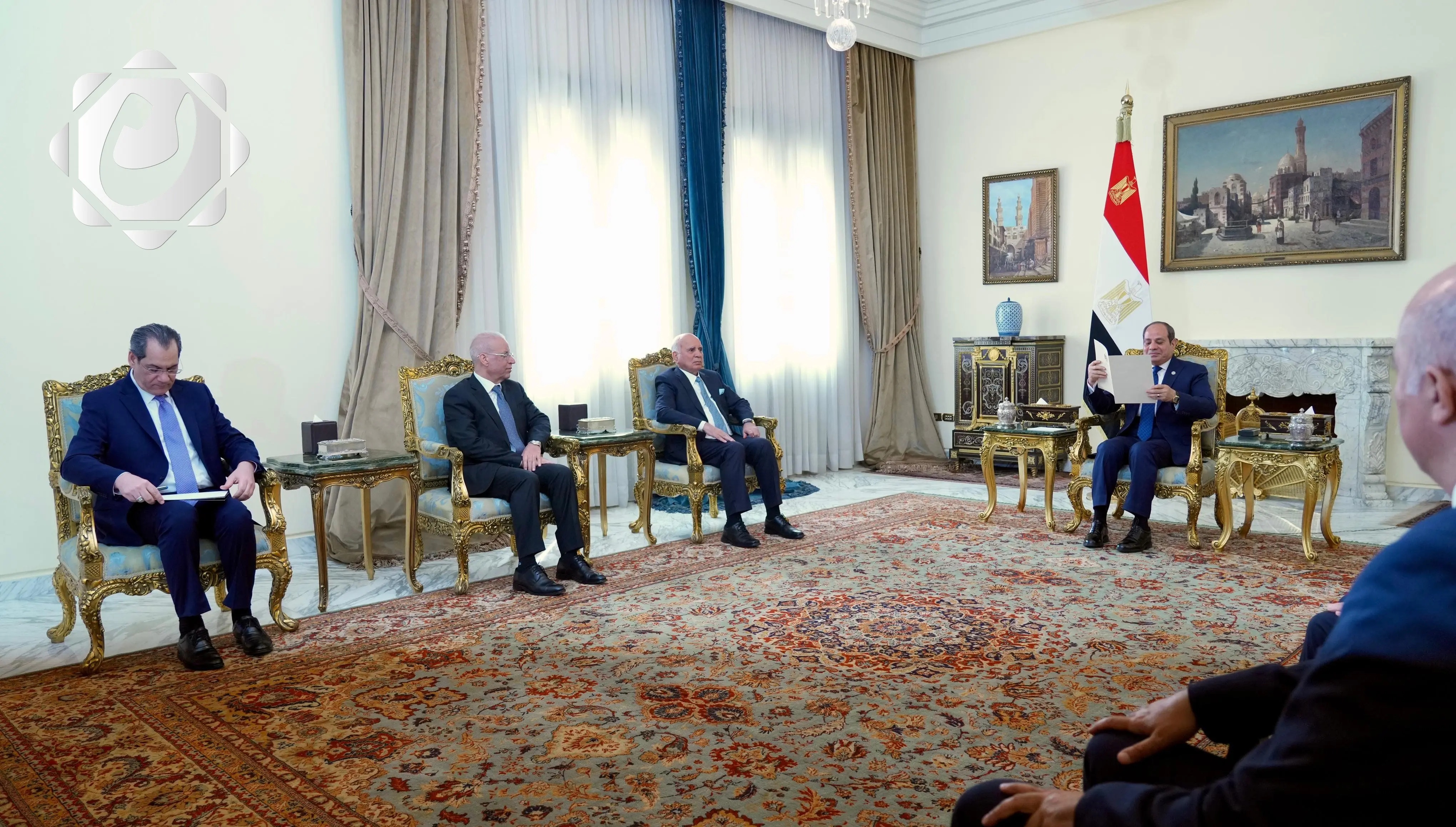 دعوة رسمية من العراق لحضور القمة العربية: وزير الخارجية يسلم السيسي الدعوة في القاهرة