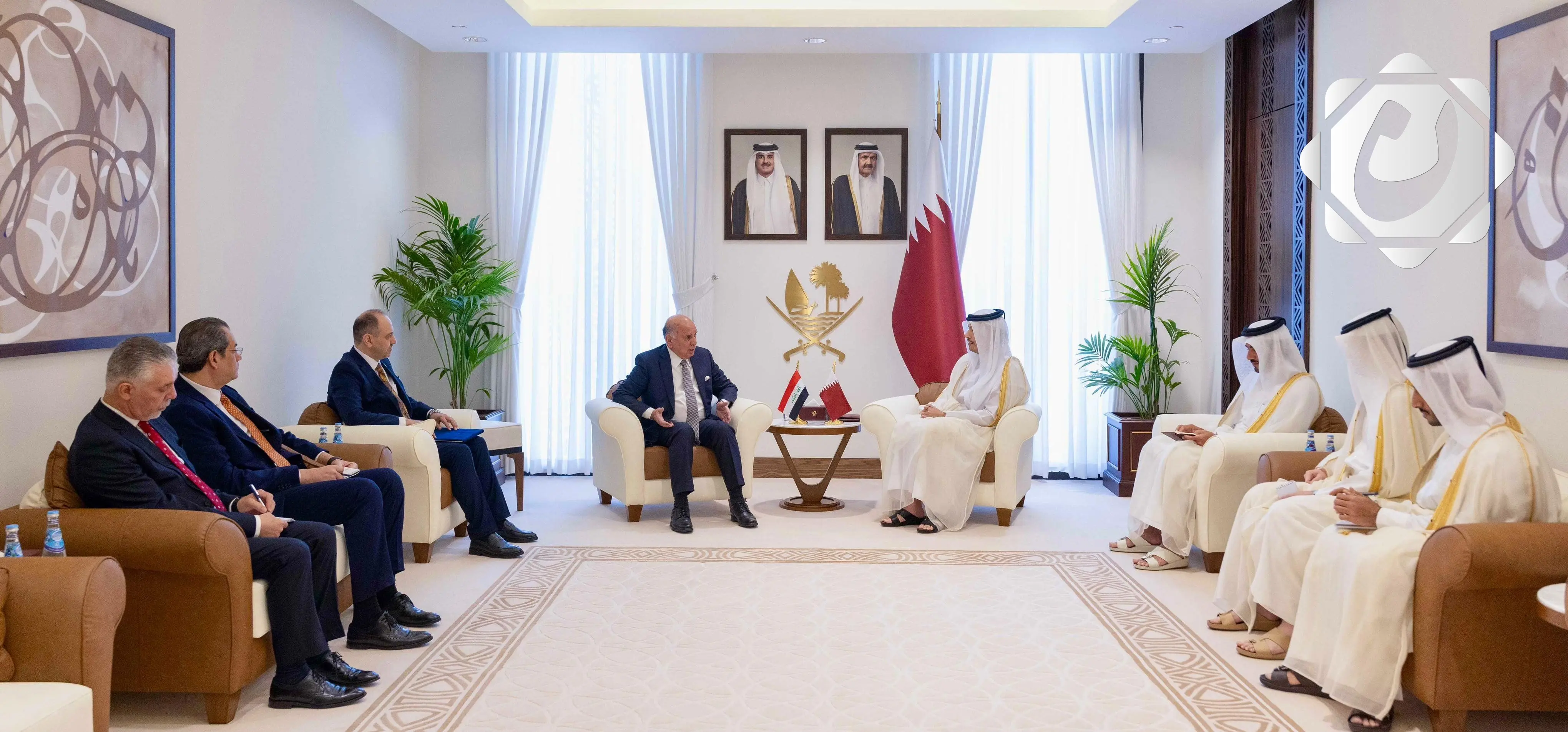 دعوة رسمية لأمير قطر لحضور القمة العربية في بغداد