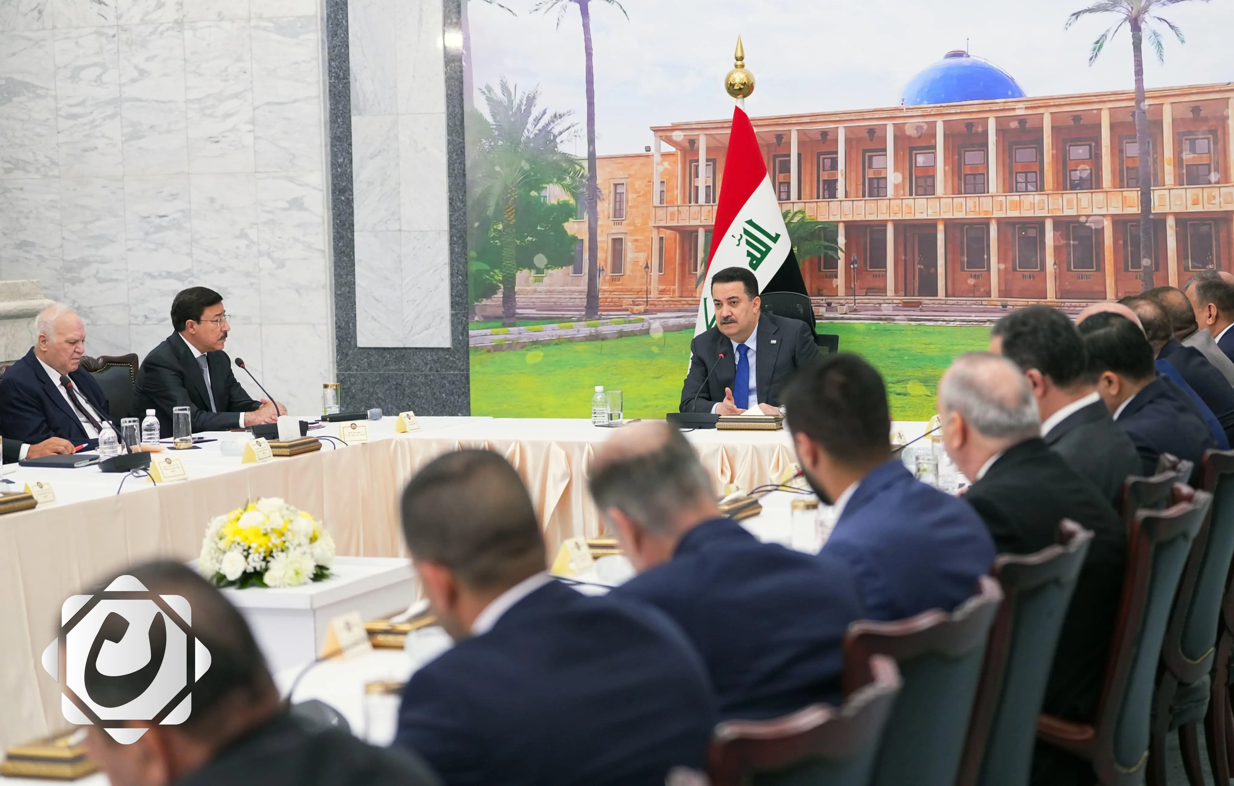 السوداني يدعو المصارف لتبسيط الإجراءات وتعزيز ثقة المواطنين