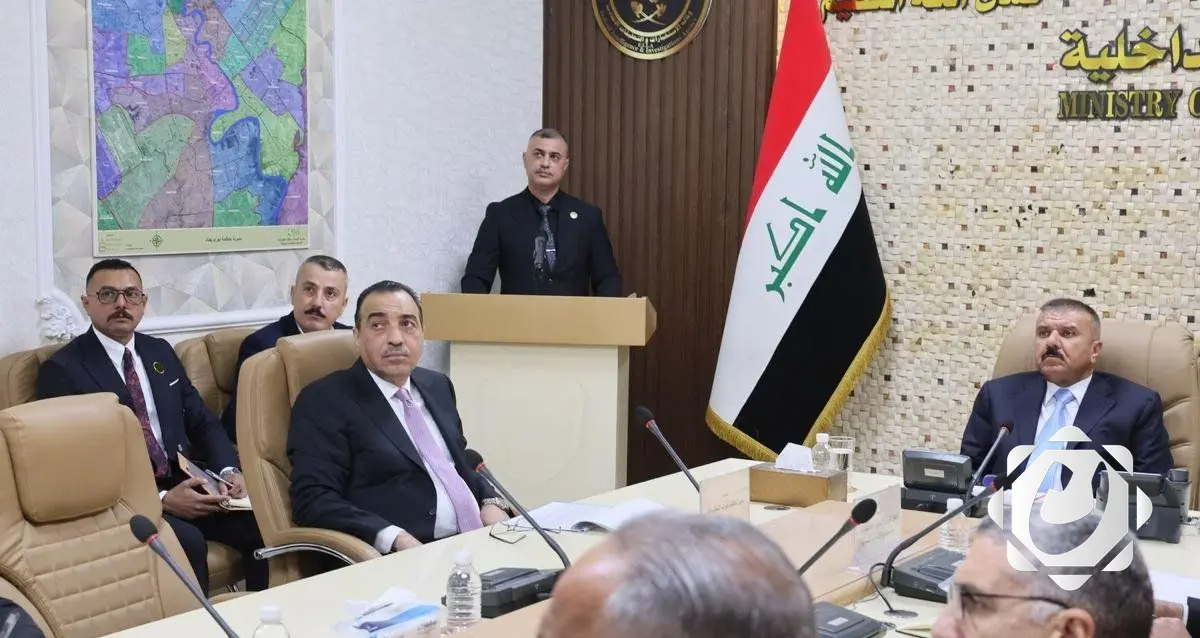 وزير الداخلية يشدد على تعزيز التنسيق بين مكافحة الجرائم المعلوماتية والقضاء