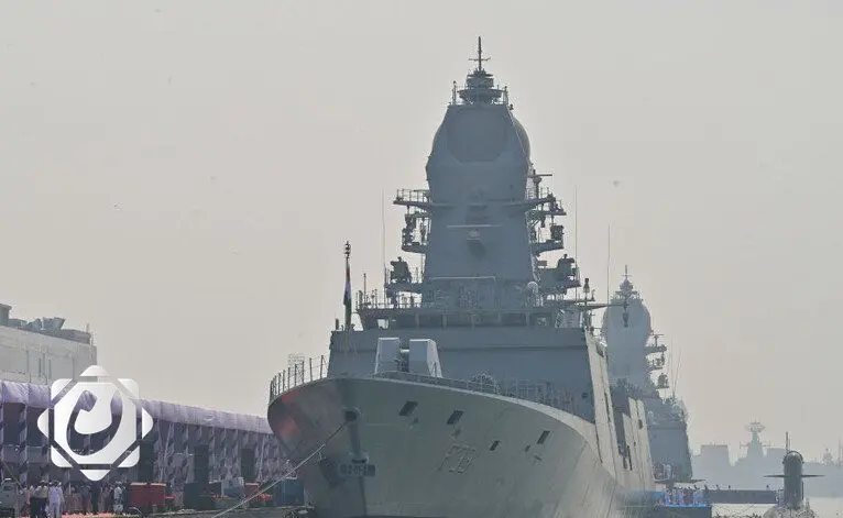 توترات متصاعدة: البحرية الهندية تنفذ عمليات ضد أهداف في باكستان