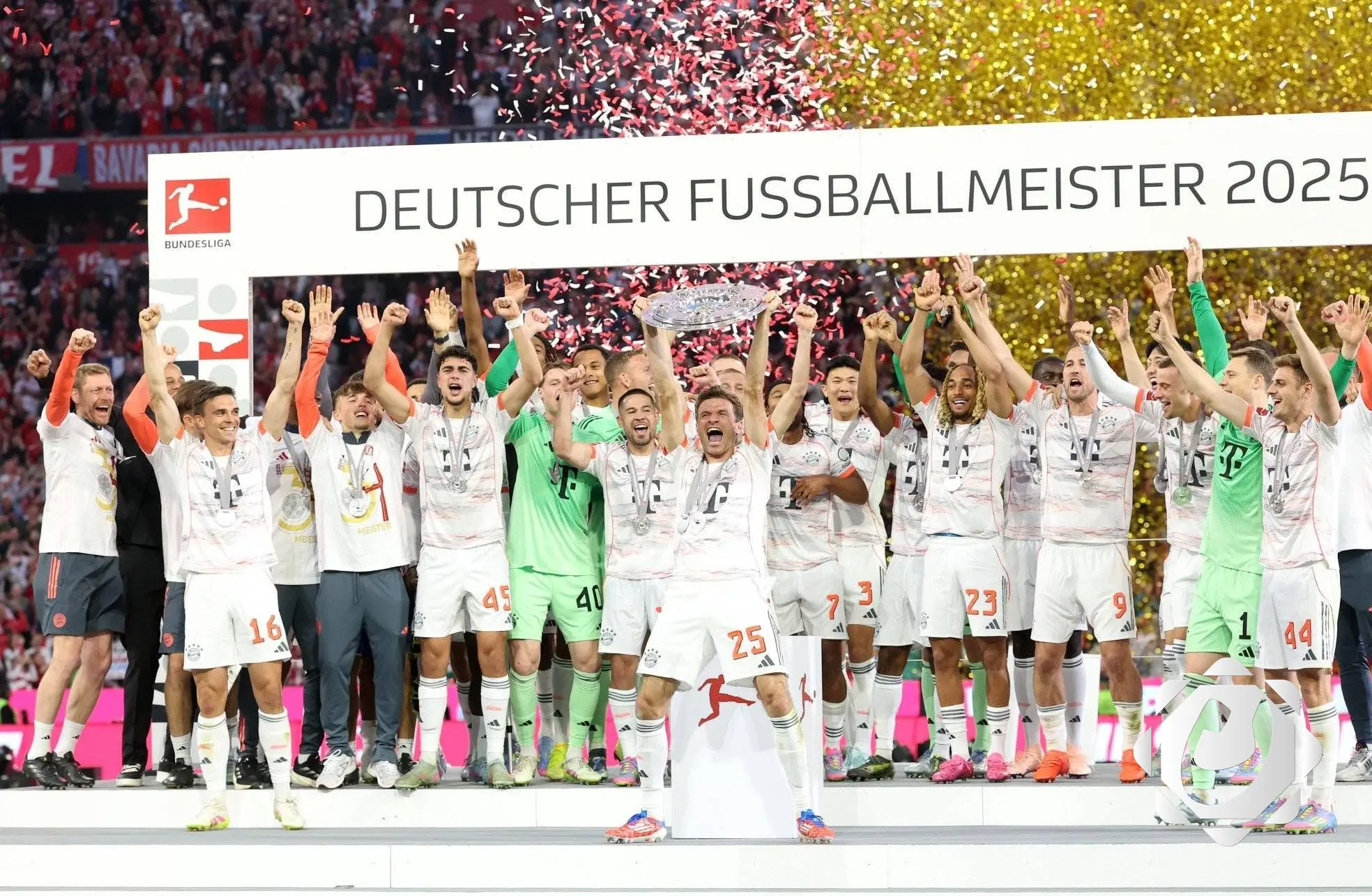 بايرن ميونخ يتوج بلقب الدوري الألماني بعد انتصار مستحق