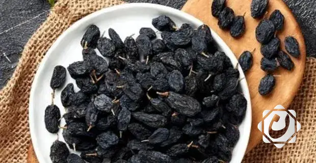 الزبيب الأسود المنقوع: كنز غذائي يعزز صحتك