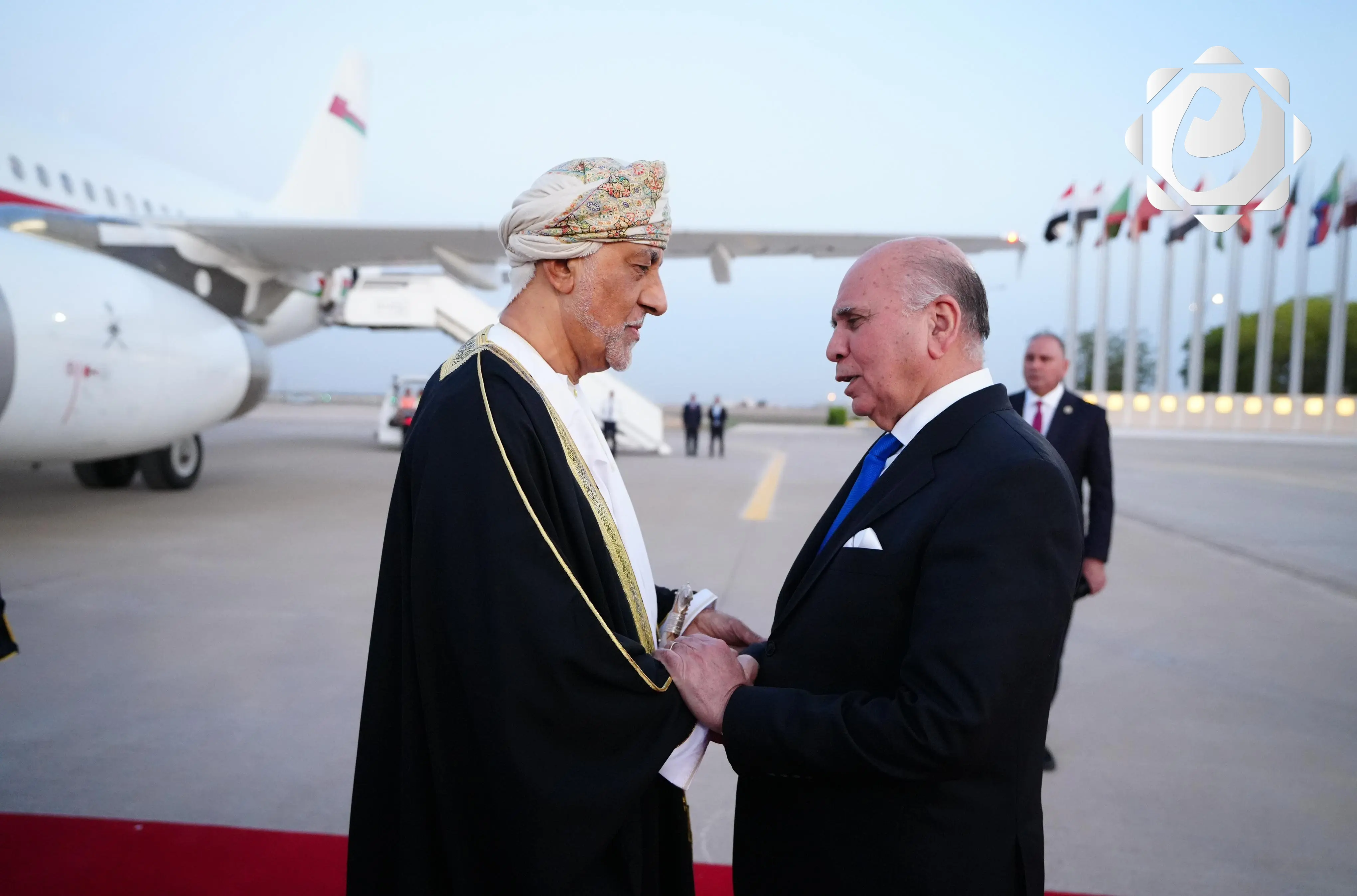 نائب رئيس الوزراء العماني يصل بغداد للمشاركة في القمة العربية