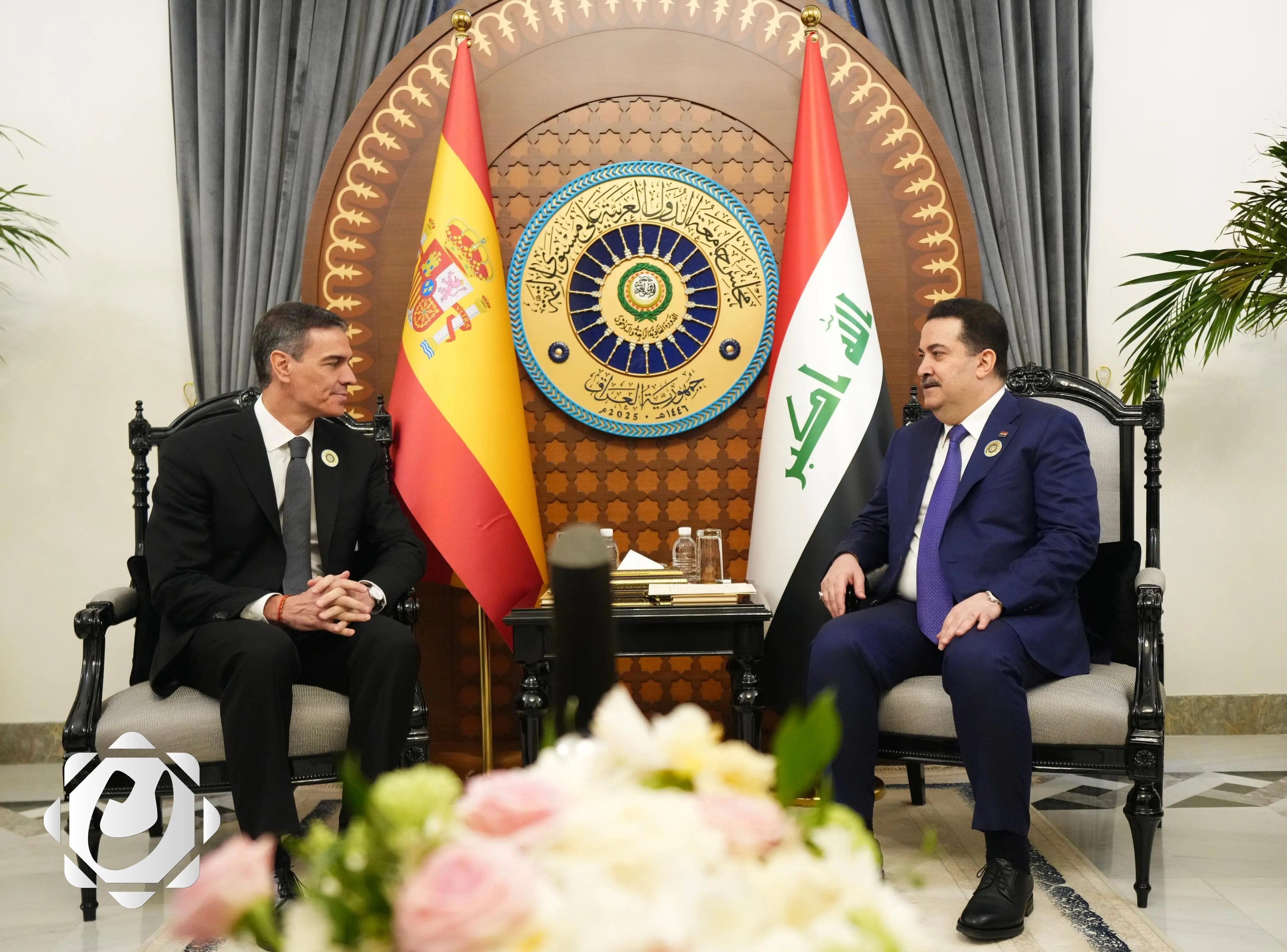 السوداني يلتقي رئيس الحكومة الإسبانية على هامش القمة العربية