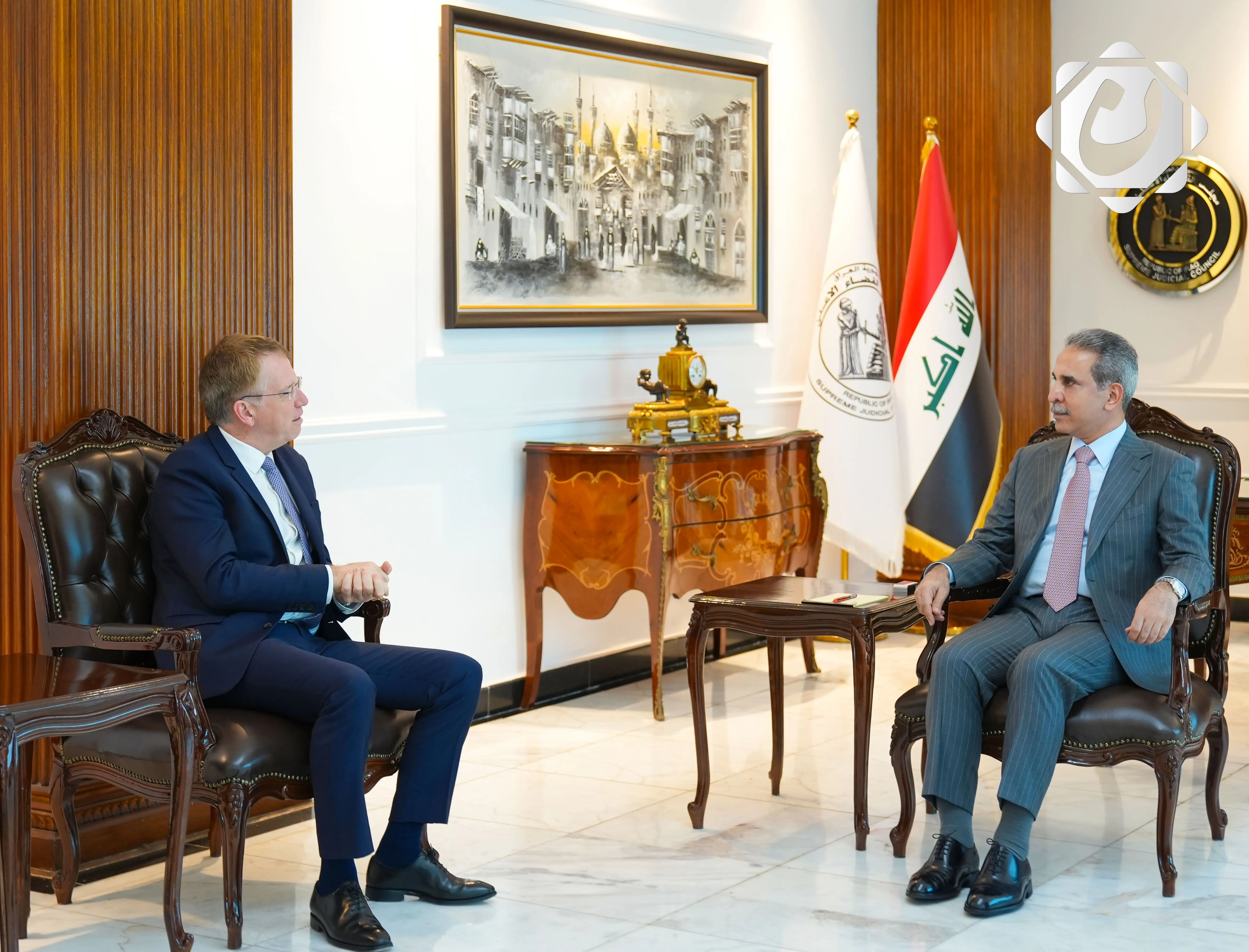 جلسة حوارية بين رئيس مجلس القضاء والسفير الفرنسي حول القضايا القانونية الثنائية