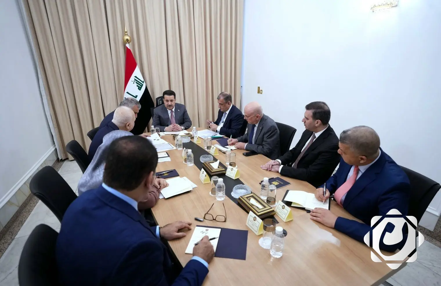 السوداني يأمر بالتعاقد مع شركتين دوليتين لرفع التصنيف الائتماني للعراق