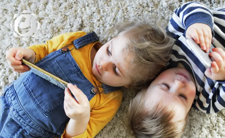 دراسة جديدة: هل تؤثر مواقع التواصل الاجتماعي سلباً على صحة الأطفال النفسية؟