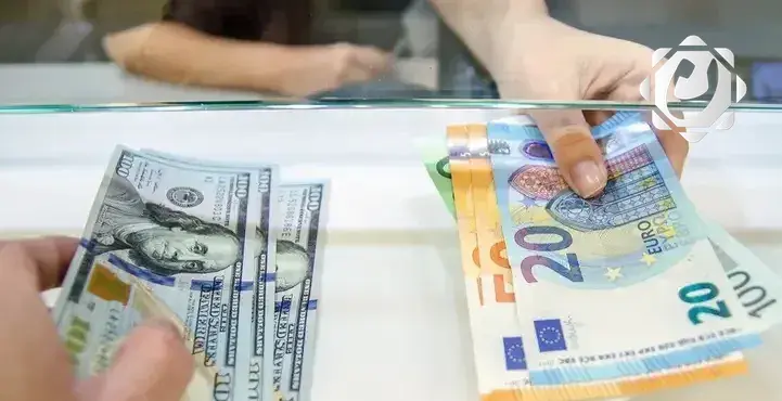 الدولار يواجه انخفاضاً أسبوعياً وسط مخاوف من تدهور المالية الأميركية