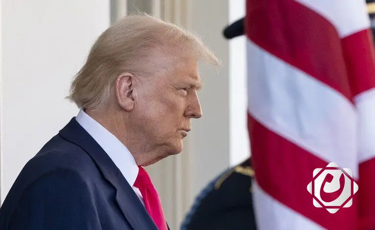 ترامب يثير الجدل برسوم كاريكاتورية تلمح لقيادته الدائمة لأمريكا