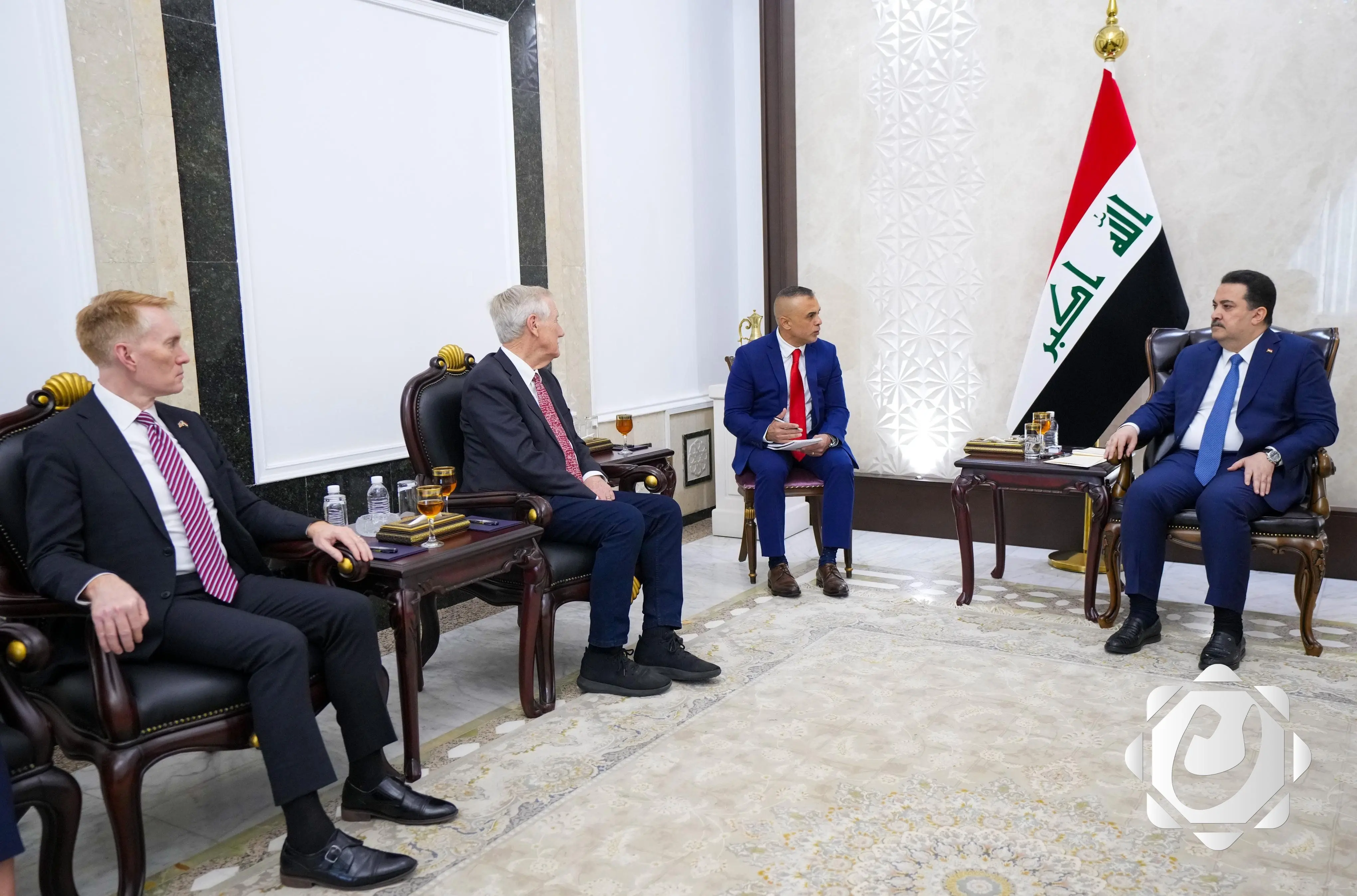 خطوات حاسمة لتعزيز التعاون النفطي: رئيس الوزراء يستقبل وفدًا أمريكيًا