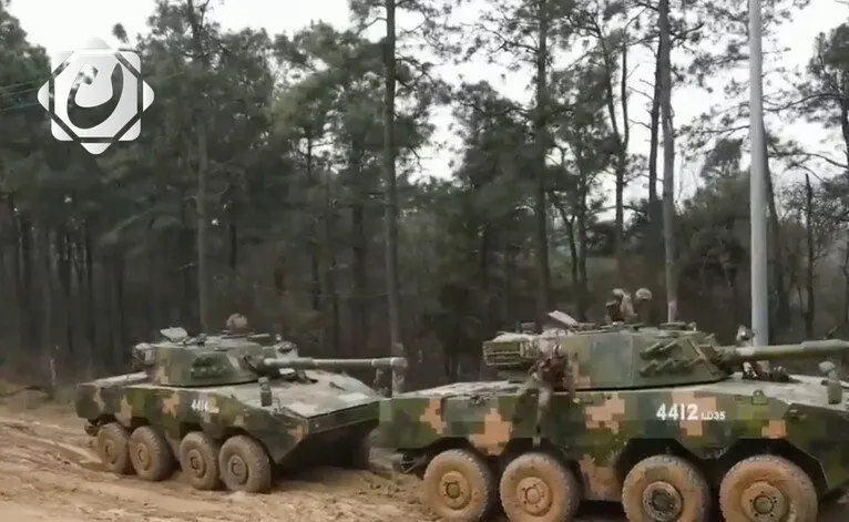 الجيش الصيني يعزز قدراته بدبابات مدولبة جديدة