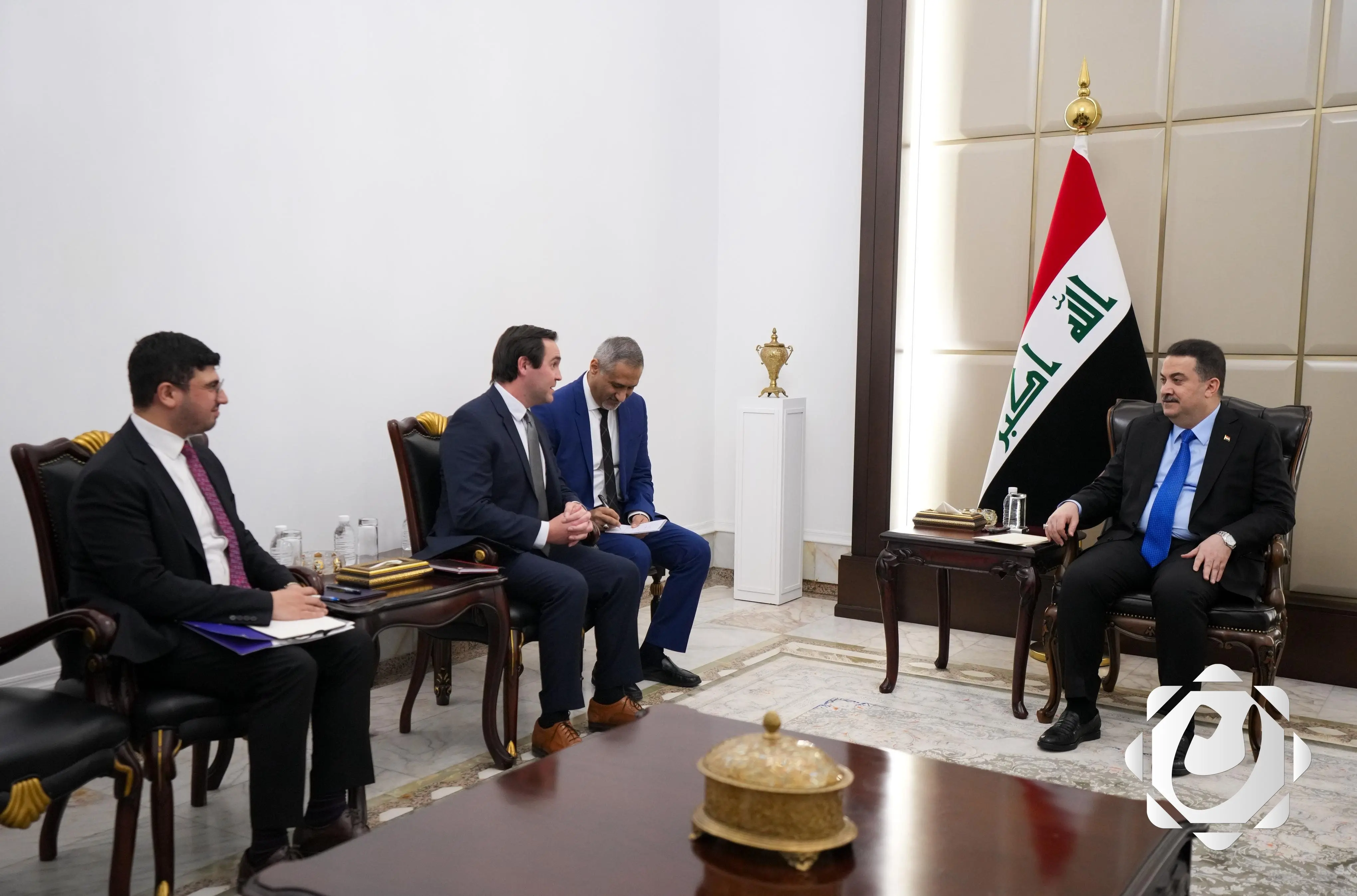 رئيس الوزراء يعزز التعاون مع شركة سبيس أكس لتطوير الاتصالات في العراق