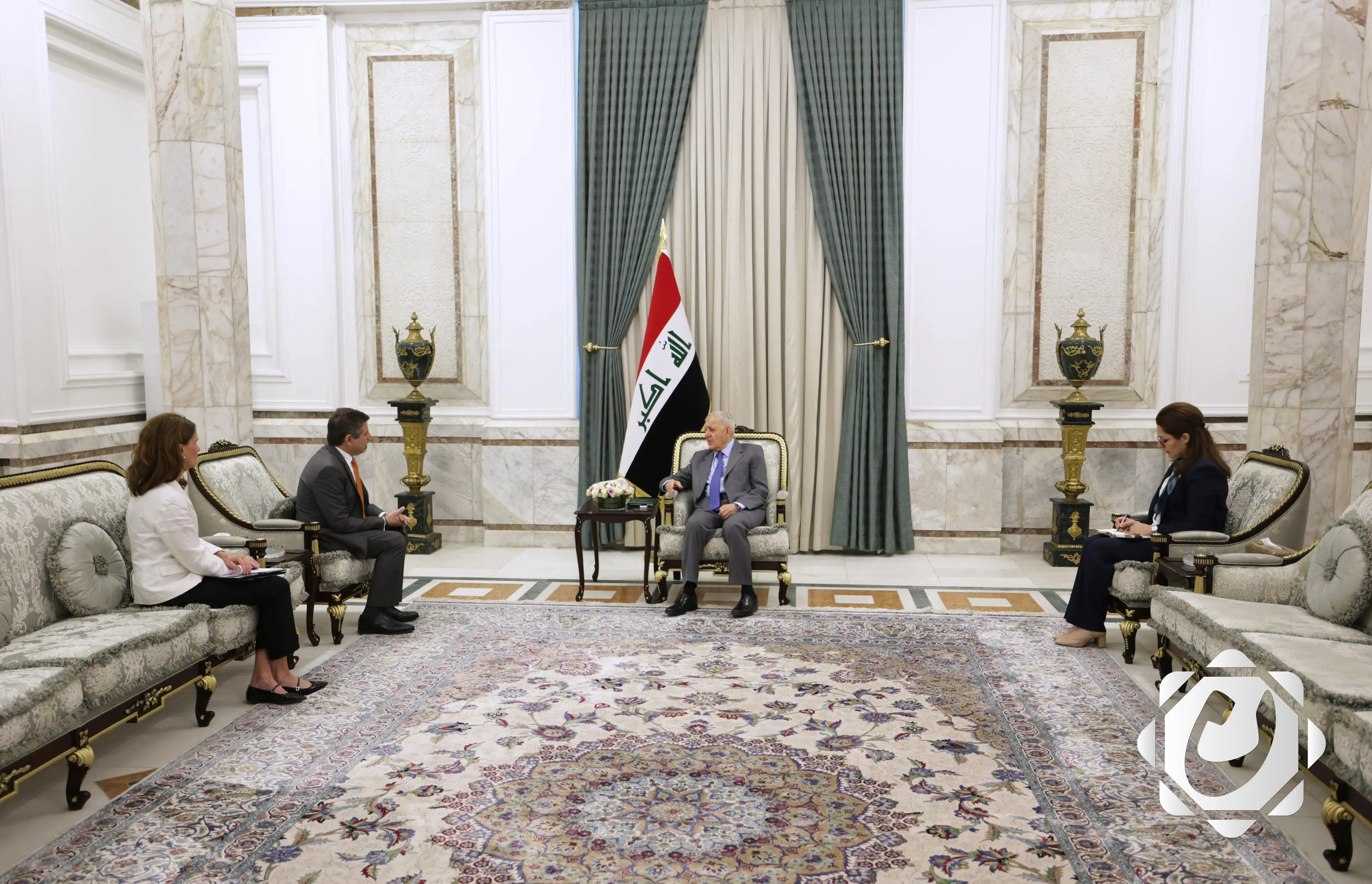 تعزيز العلاقات العراقية الأمريكية: رئيس الجمهورية يستقبل القائم بأعمال السفارة الجديدة