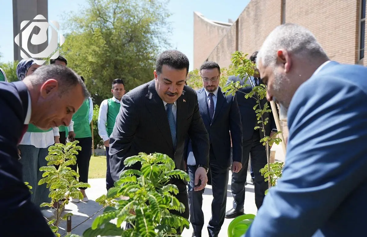 رئيس الوزراء يزرع فسيلة في حديقة المستنصرية دعمًا لمبادرة الشباب البيئية