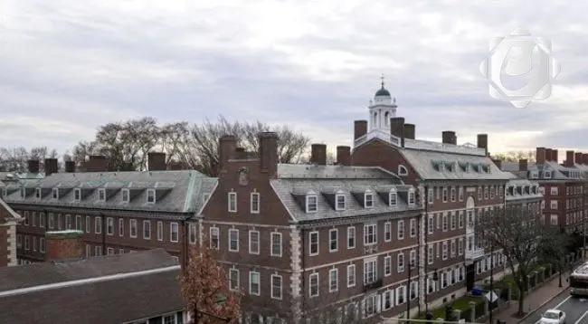 ترامب يفرض قيودًا على تأشيرات دخول الطلاب الأجانب الجدد إلى جامعة هارفرد