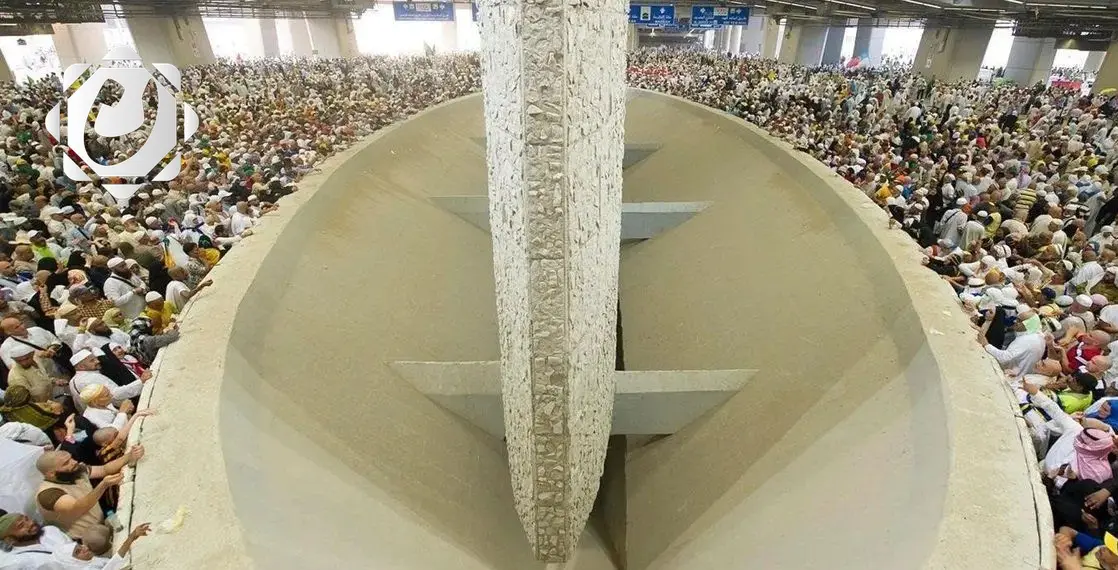 الحجاج العراقيون يؤدون رمي الجمرة الكبرى في مشعر منى