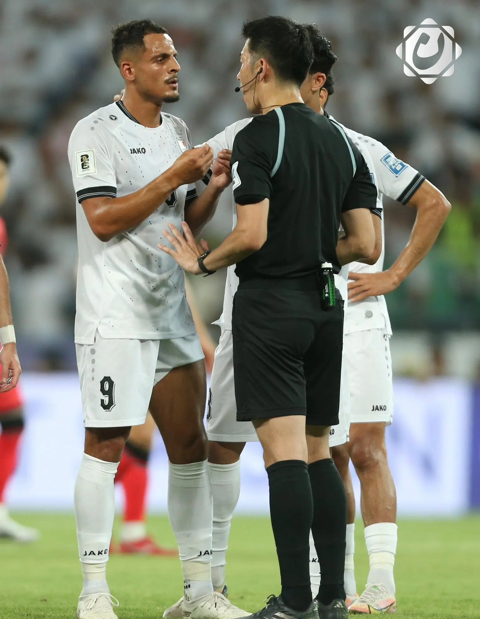 علي الحمادي يغادر بعثة المنتخب الوطني بسبب غيابه عن مباراة الأردن