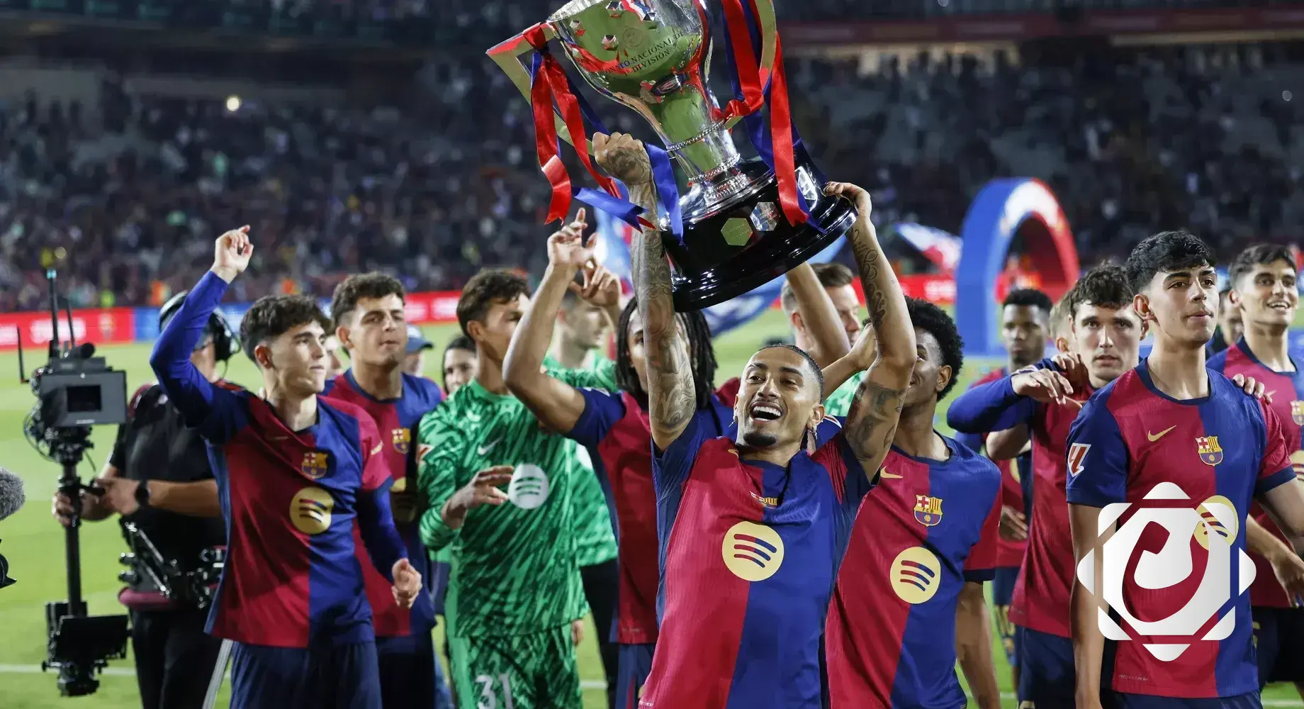 رافينيا يتوج بجائزة أفضل لاعب في الدوري الإسباني