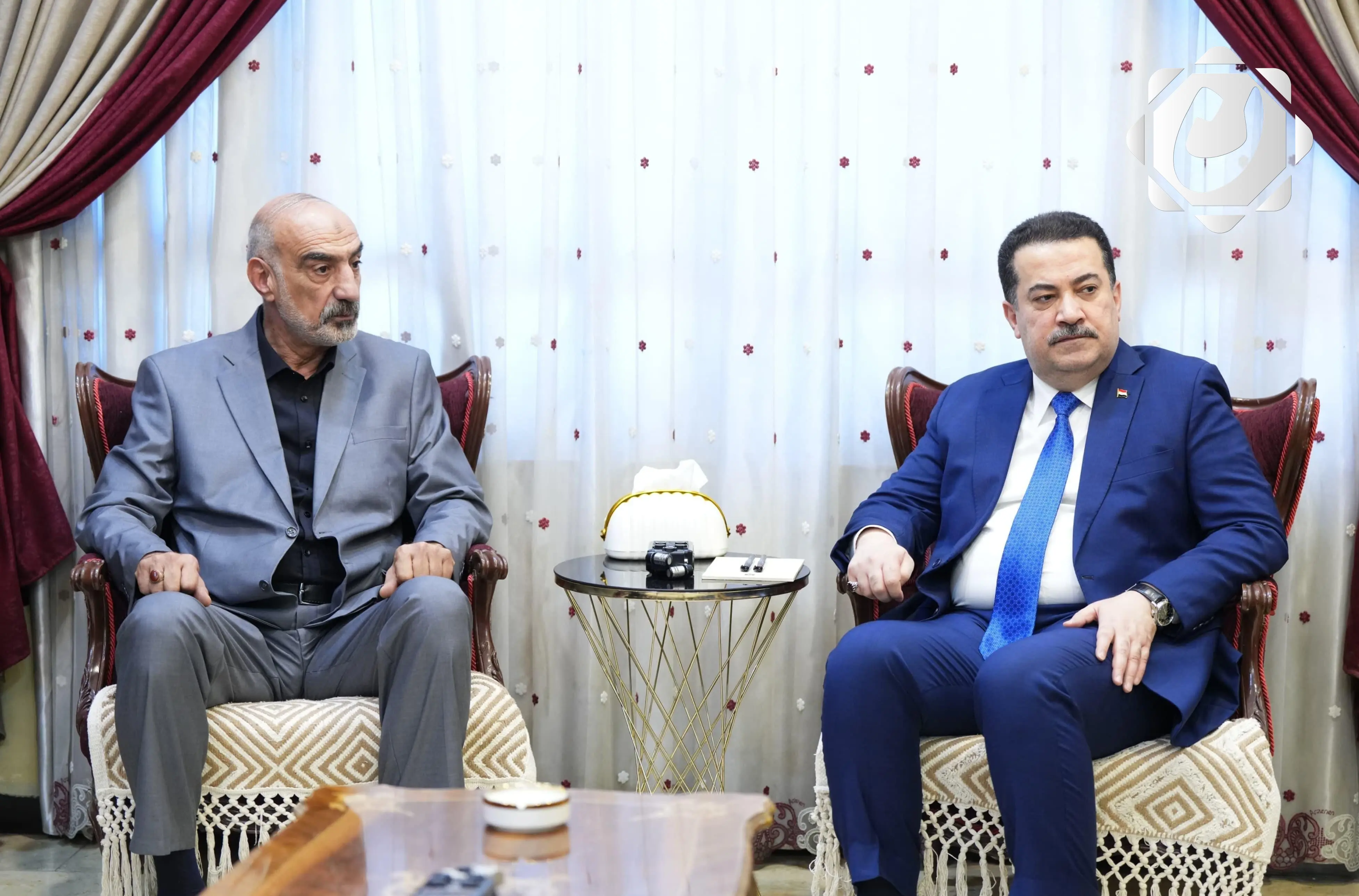 رئيس الوزراء يزور عوائل الشهداء بمناسبة العيد المبارك