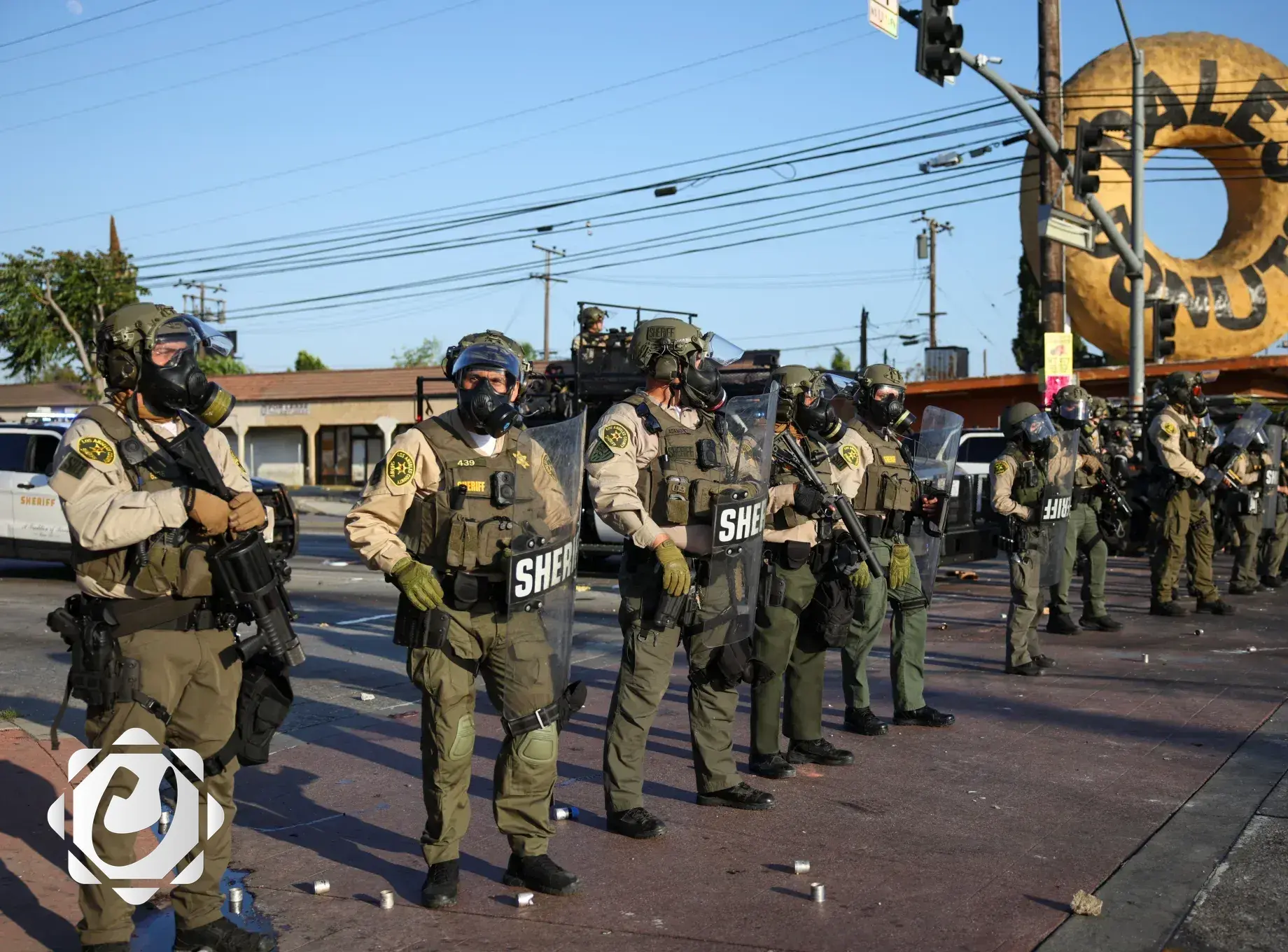 حاكم كاليفورنيا ينتقد ترامب بسبب نشر جنود الحرس الوطني