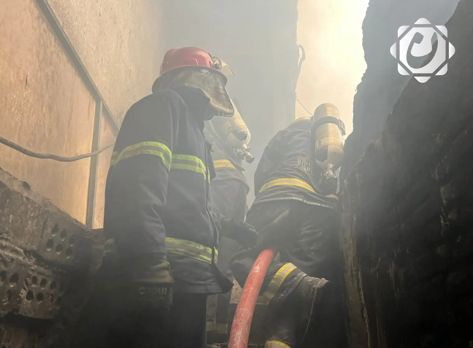 إخماد حريق في مبنى تجاري بمنطقة الشورجة في بغداد