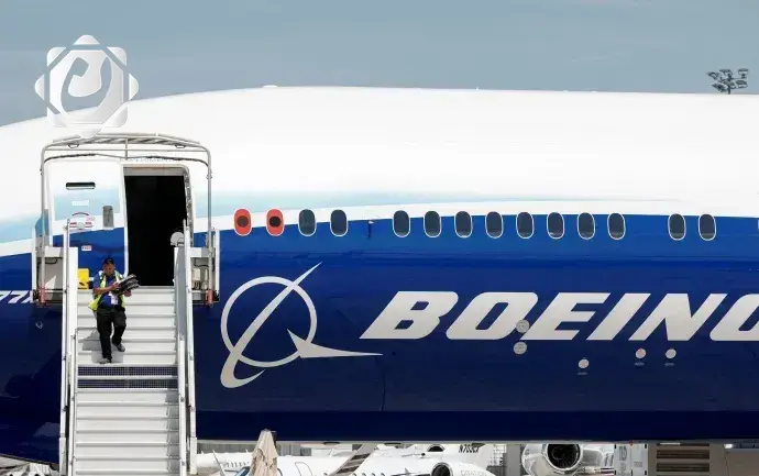 بوينغ تتعرض لانخفاض بنسبة 7% في قيمة أسهمها بعد تحطم طائرة في الهند