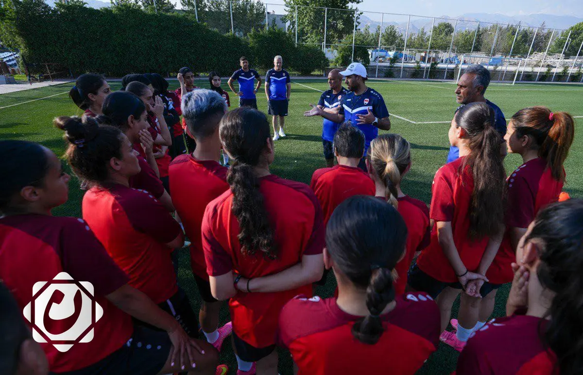 اتحاد الكرة يؤكد تأمين عودة وفد منتخب السيدات من إيران