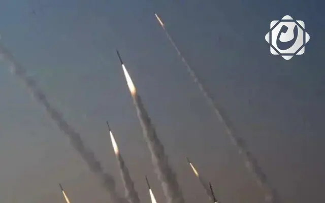 الجيش الإيراني يعلن عن إطلاق صاروخي يتضمن نحو 2000 صاروخ