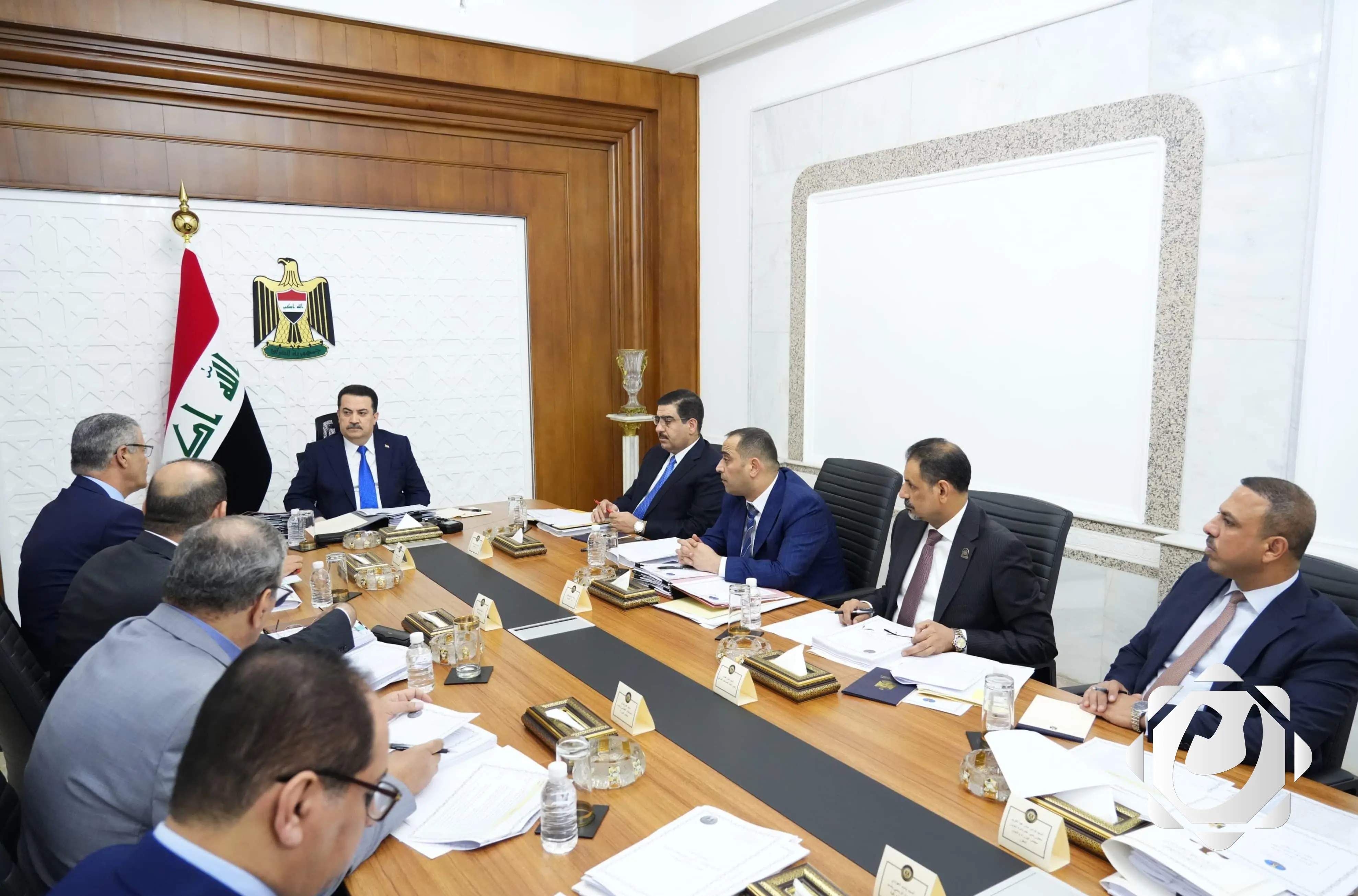 رئيس الوزراء يؤكد على ضرورة تعزيز الأسس القانونية لتوسيع الصناعات في العراق