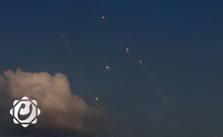 دوي انفجارات في عدة مواقع بالأراضي المحتلة مع بدء هجوم صاروخي إيراني