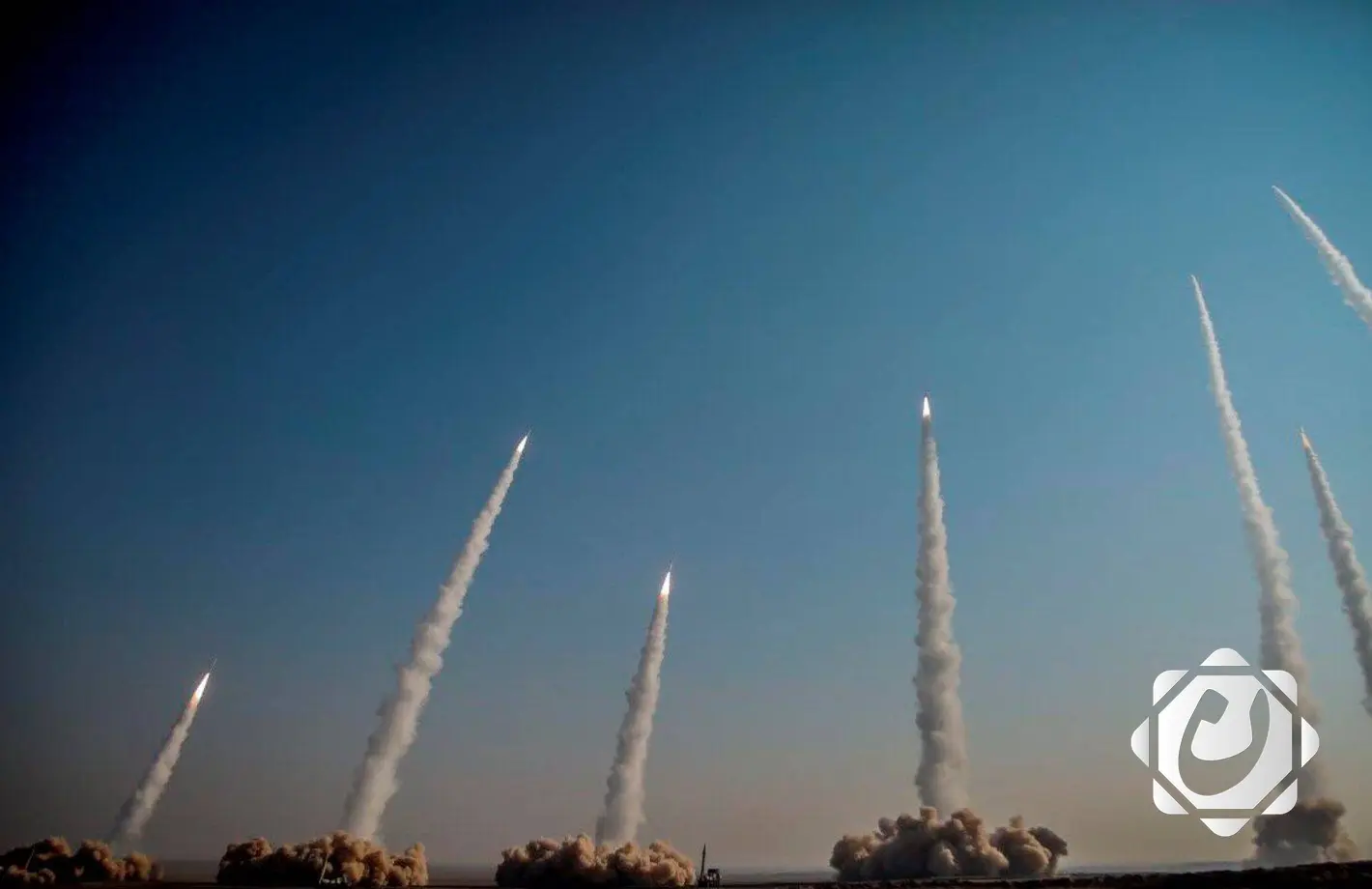 انفجارات في تل أبيب والقدس إثر إطلاق صواريخ إيرانية