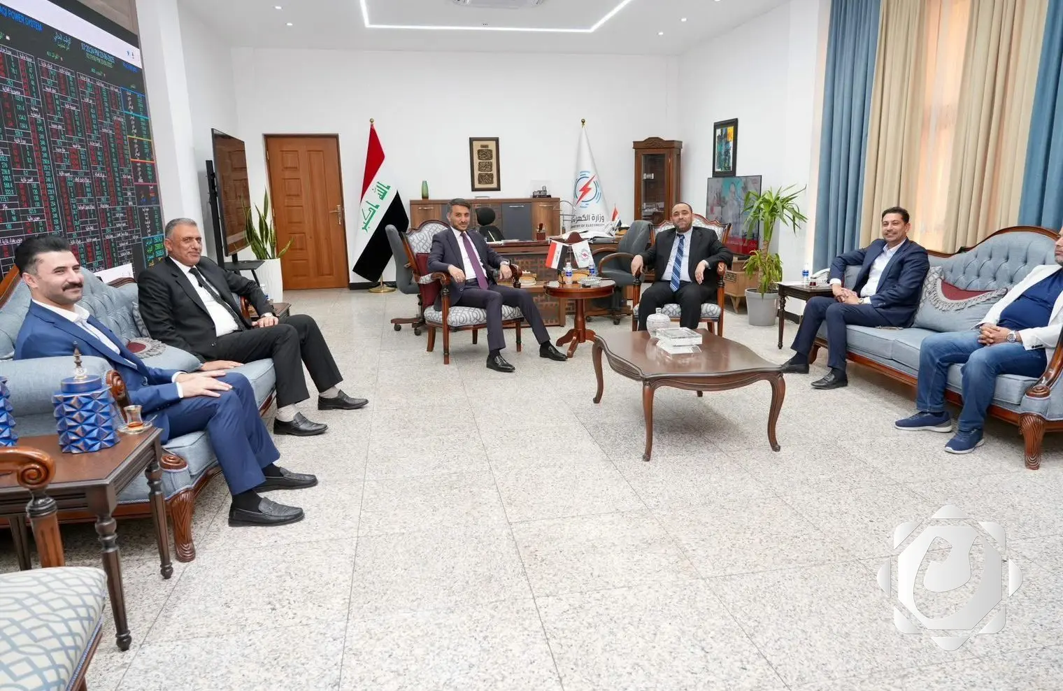 وزير الكهرباء يؤكد العمل على توفير ساعات تجهيز مستقرة في المدن المقدسة