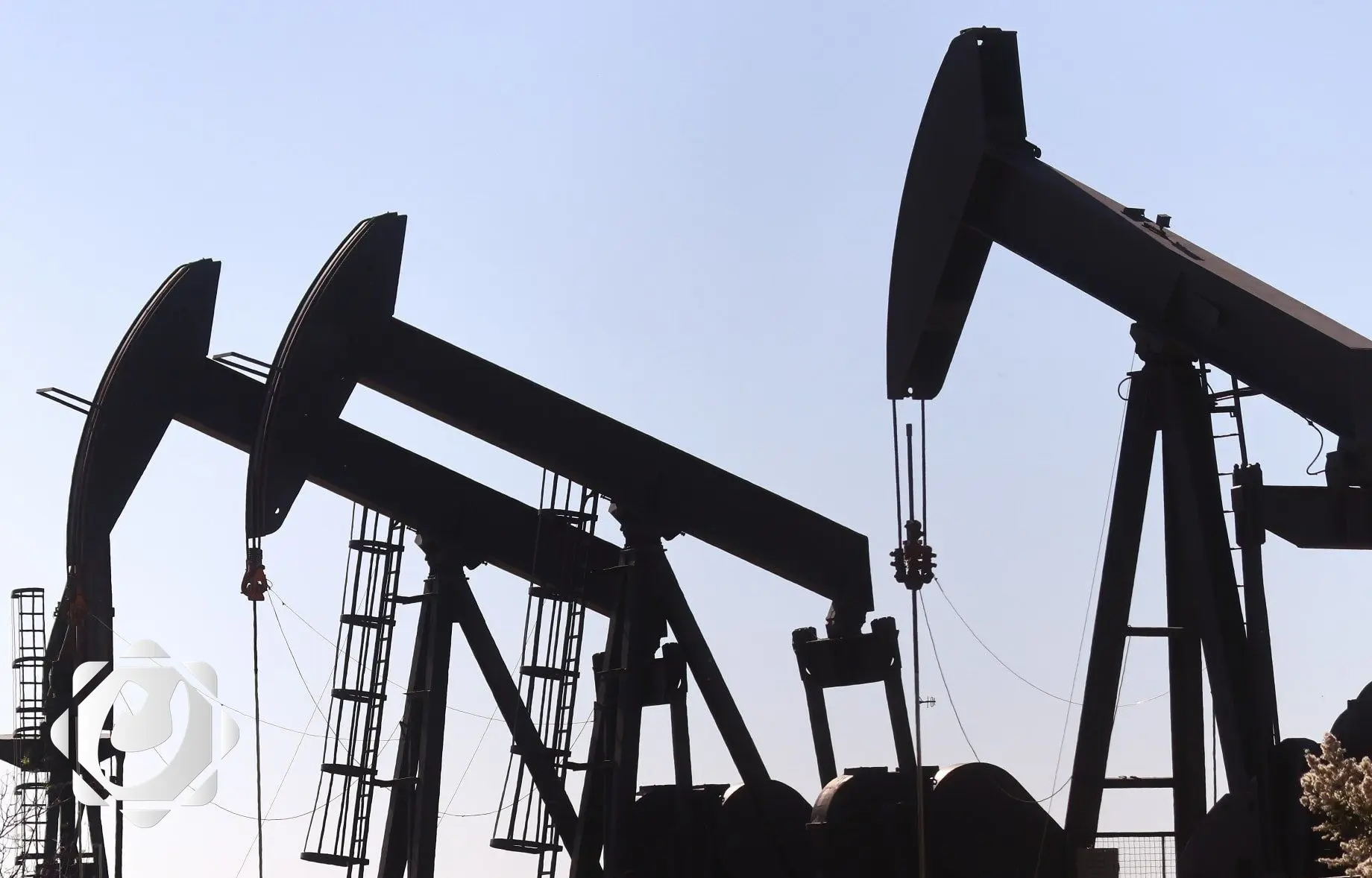 وزارة النفط تعلن الإحصائية النهائية لكميات النفط المصدرة وإيرادات شهر أيار