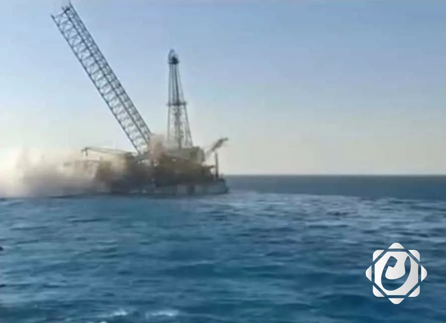 حادث انقلاب بارجة بحرية في خليج السويس