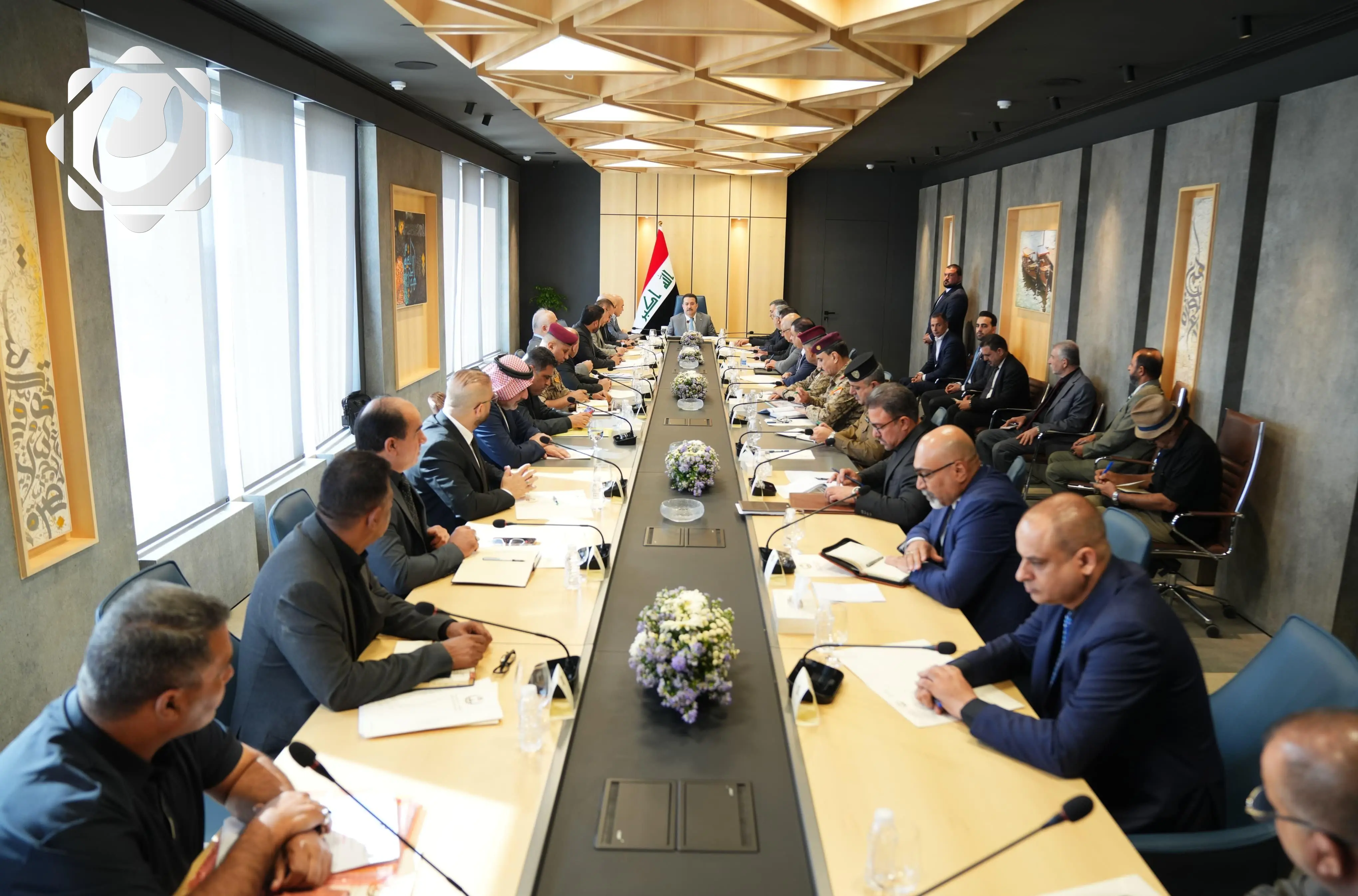 رئيس الوزراء يعقد اجتماعاً في ديوان محافظة البصرة لمتابعة شح المياه