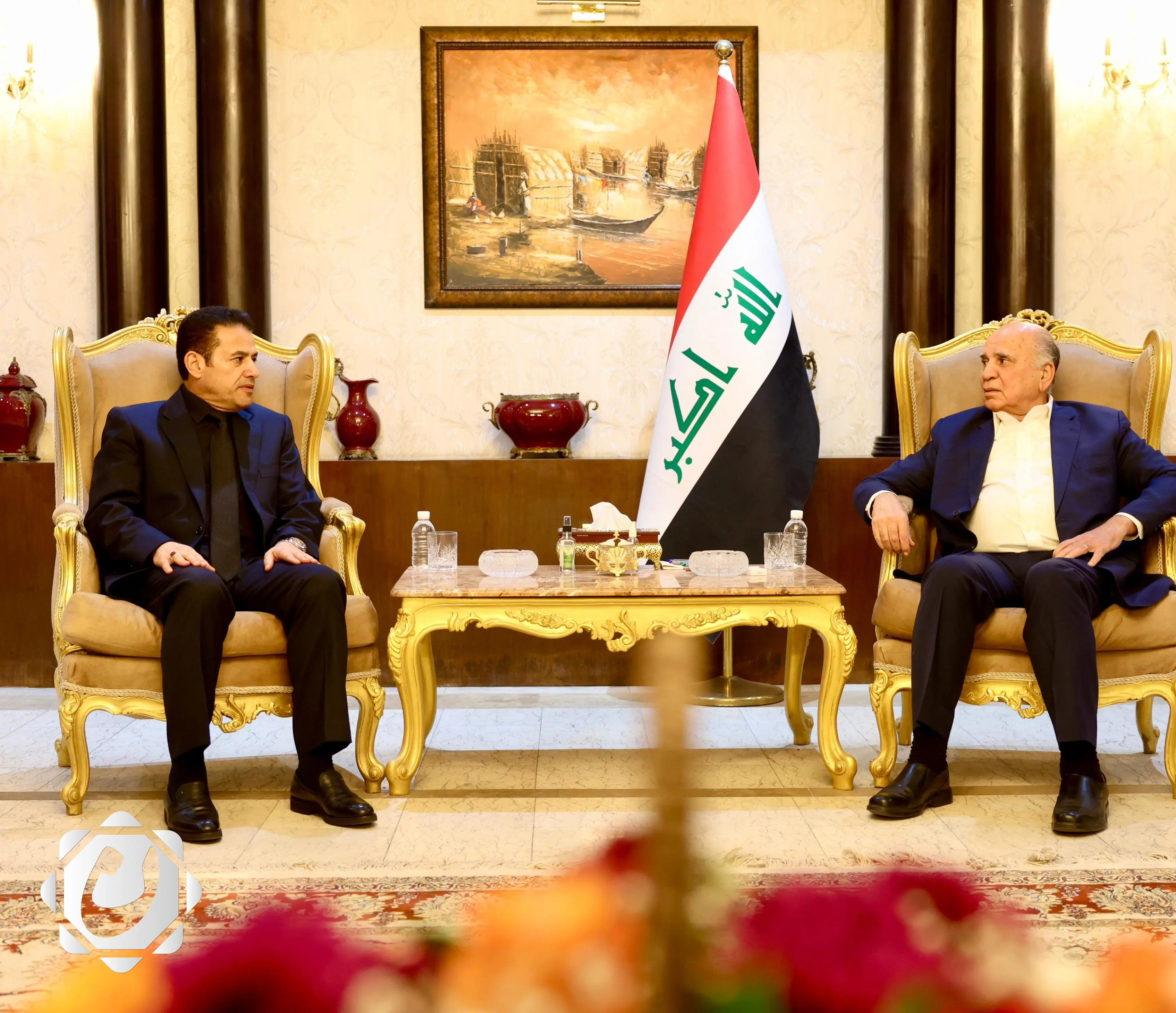 الأعرجي وحسين يؤكدان على تعزيز موقف العراق في النأي عن الصراعات الخارجية