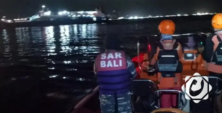 مصرع أربعة أشخاص وفقدان 38 آخرين في غرق عبّارة بإندونيسيا
