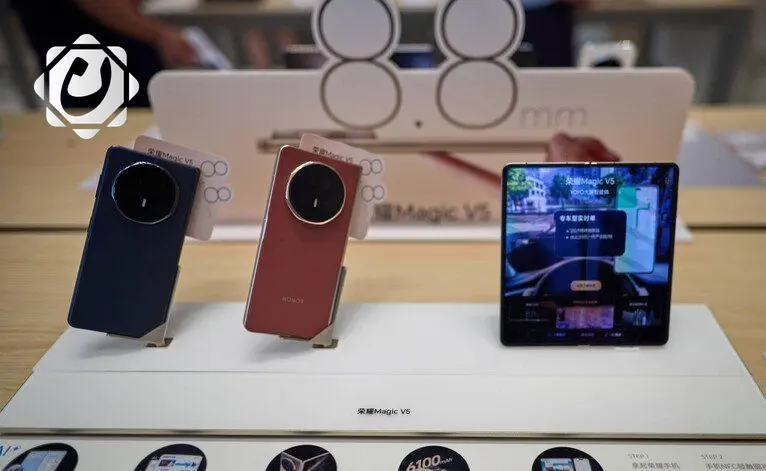 هونور تطلق أنحف هاتف قابل للطي في العالم