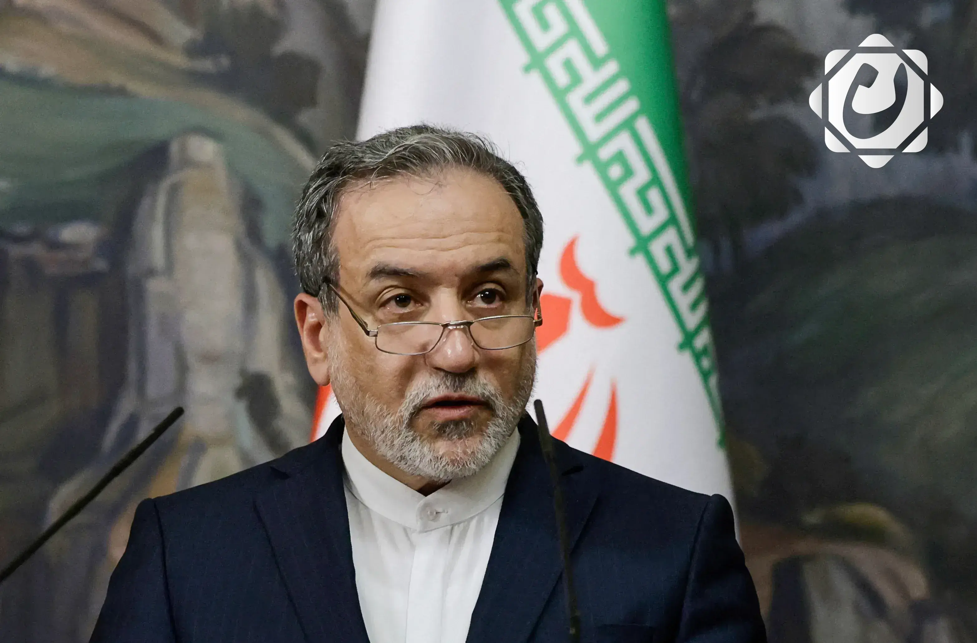 وزير الخارجية الإيراني ينفي شائعات انسحاب بلاده من التزاماتها النووية