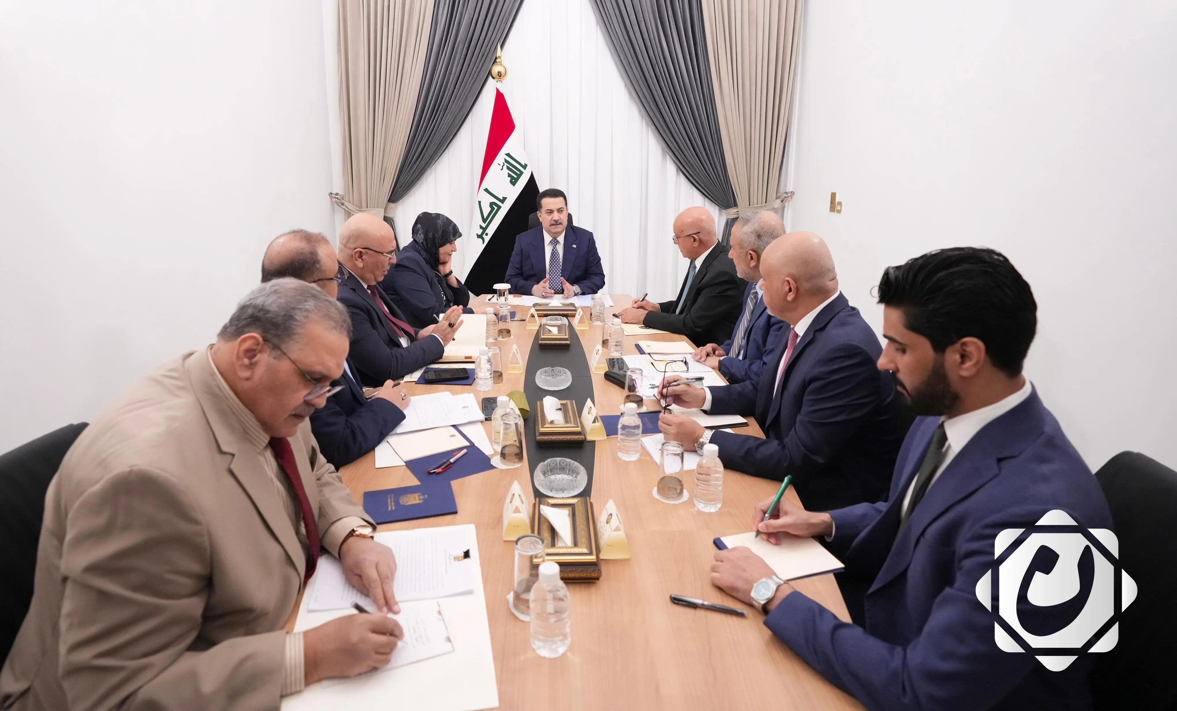 رئيس الوزراء يوجه وزارة المالية لوضع خطة شاملة لحل أزمة خريجي المهن الطبية