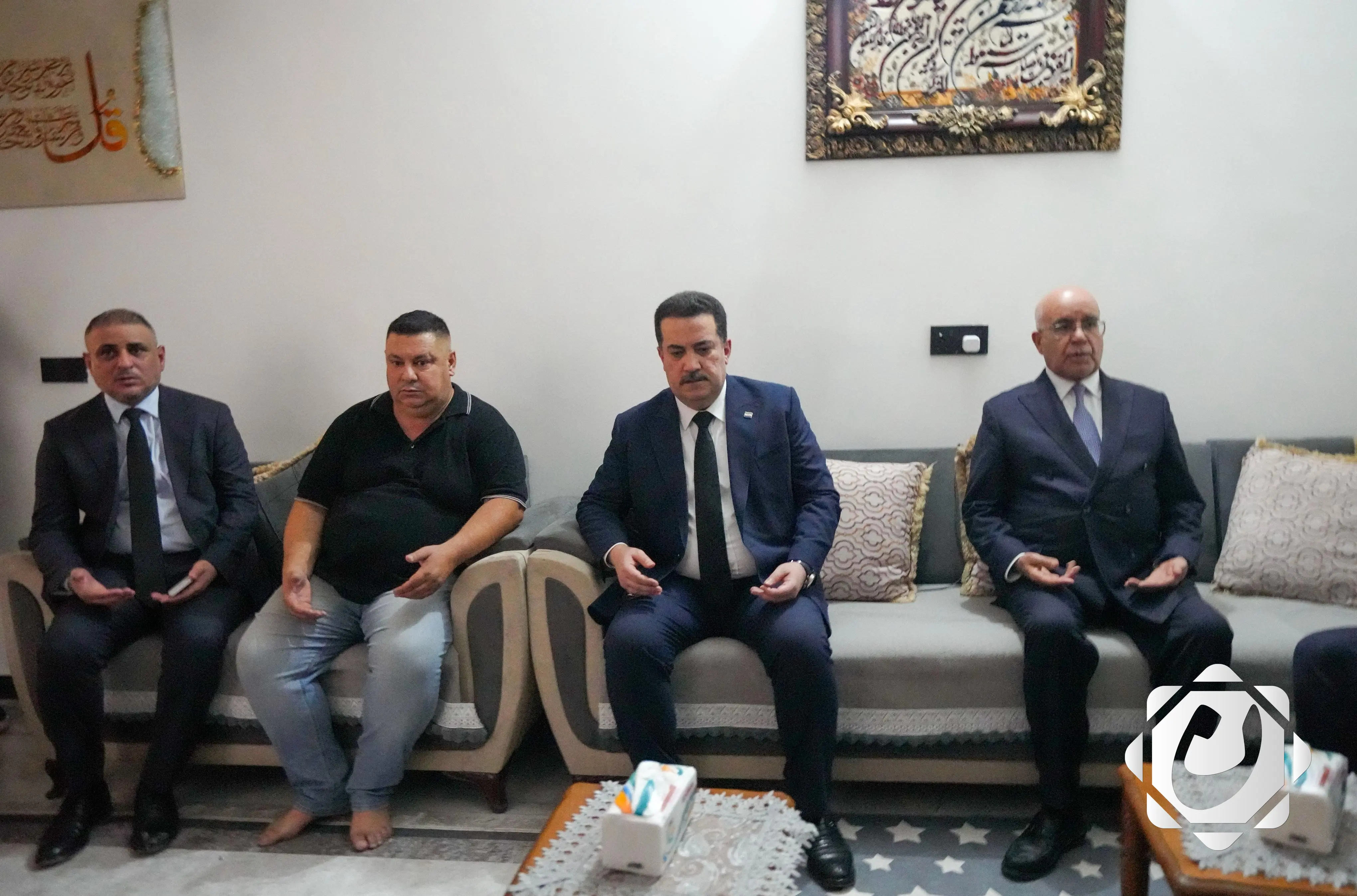 رئيس الوزراء يقدم واجب العزاء لأسر ضحايا حادث الحريق في الكوت