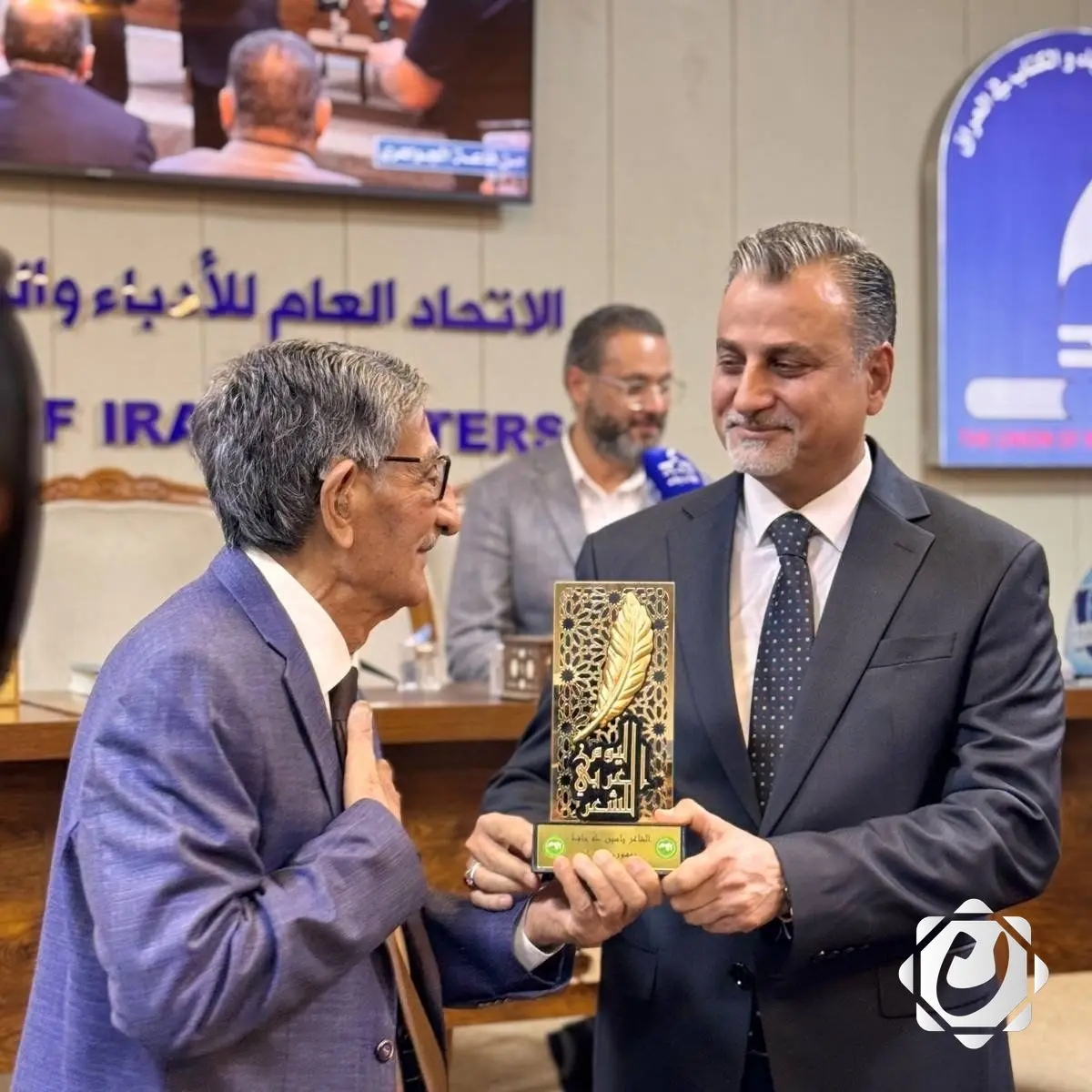 تكريم الشاعر ياسين طه حافظ من قبل وزارة الثقافة واتحاد الأدباء