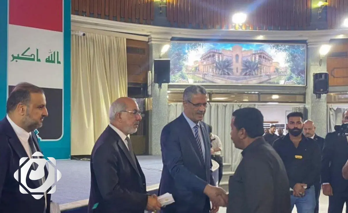 وزير النفط يطلق برنامج مساعدات إنسانية لعوائل الشهداء والجرحى في البصرة