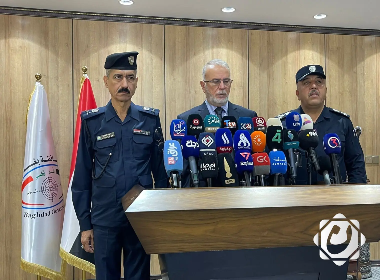 محافظ بغداد يؤكد على توفير مستلزمات السلامة في جميع مؤسسات الدولة